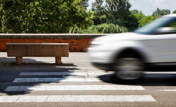 Auto strisce pedonali