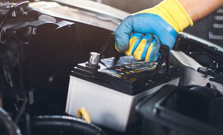 Batteria auto sostituzione