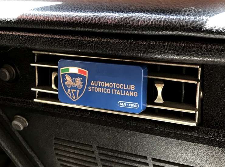 Auto con targa ASI
