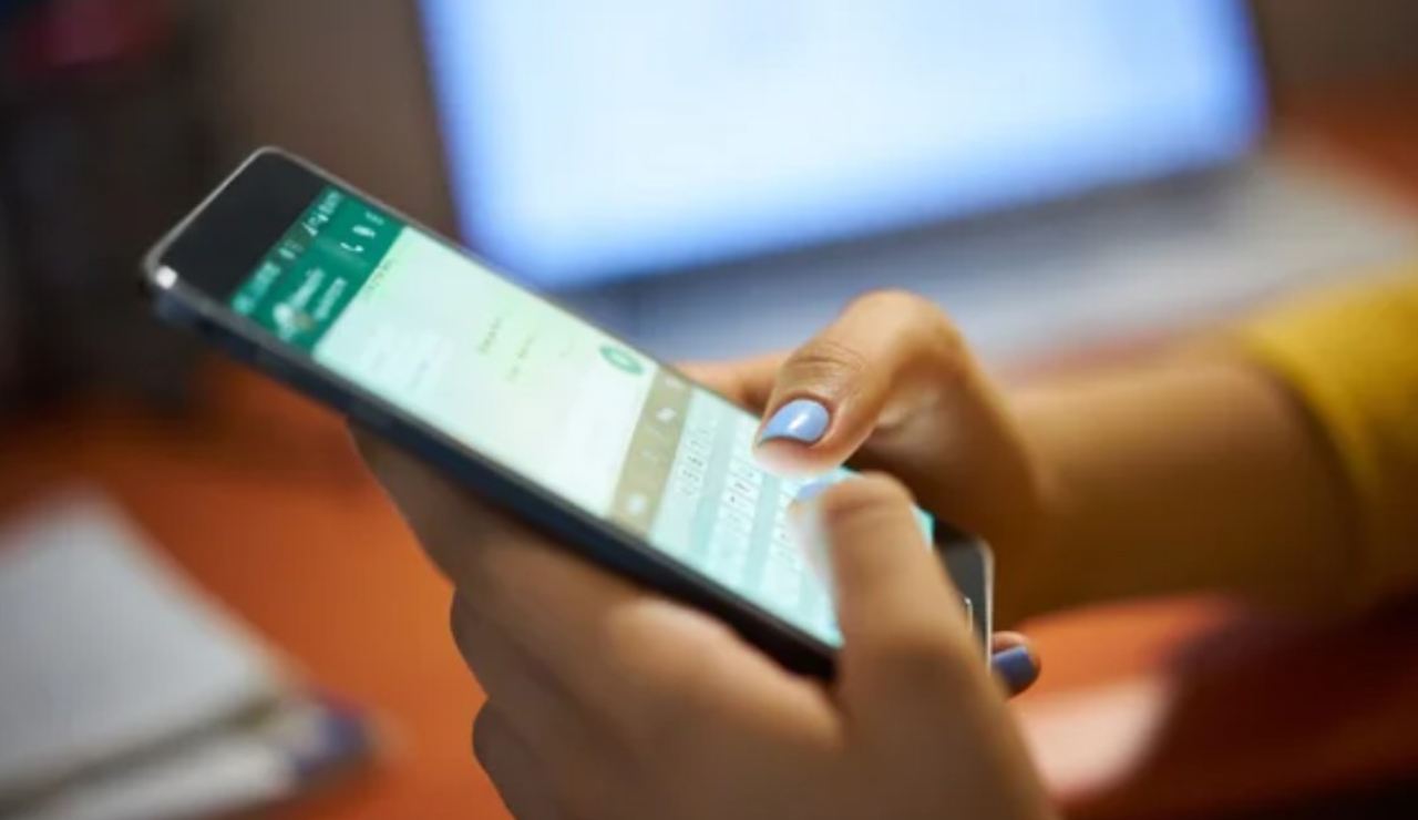 Chat di WhatsApp (Depositphotos foto) - www.vehiclecue.it