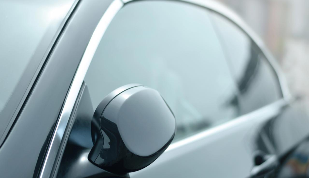 Finestrino dell'auto (Depositphotos foto) - www.vehiclecue.it