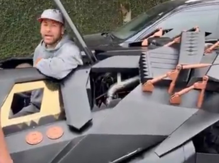 Neymar e il bolide (Team Neymar - X screenshot) - www.vehiclecue.it