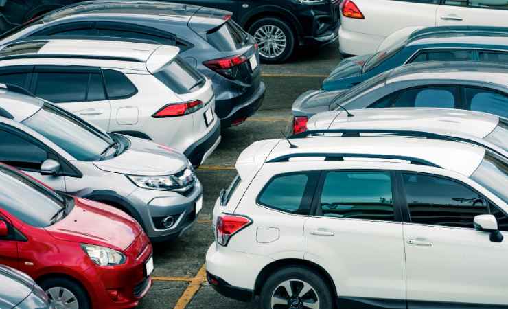 SUV parcheggiati