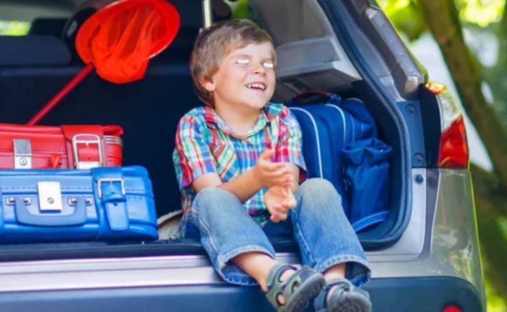 Bambino nel portabagagli