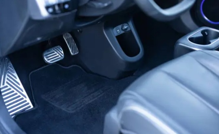 Interni di auto elettrica (Depositphotos foto) - www.vehiclecue.it