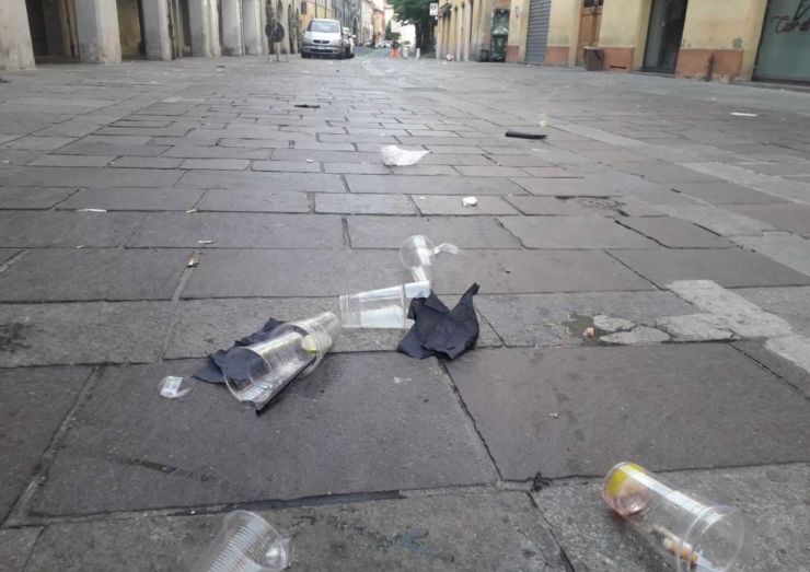 Sporcizia a terra