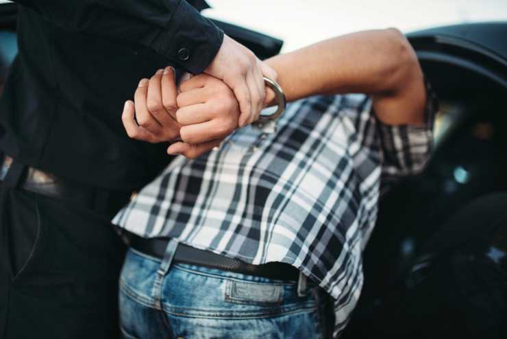 Uomo in arresto (Depositphotos foto) - www.vehiclecue.it