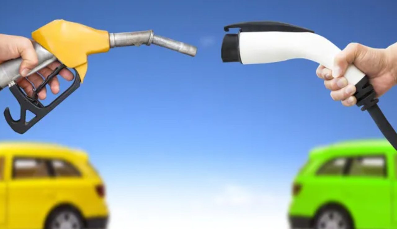 Auto e rifornimenti (Depositphotos foto) - www.vehiclecue.it