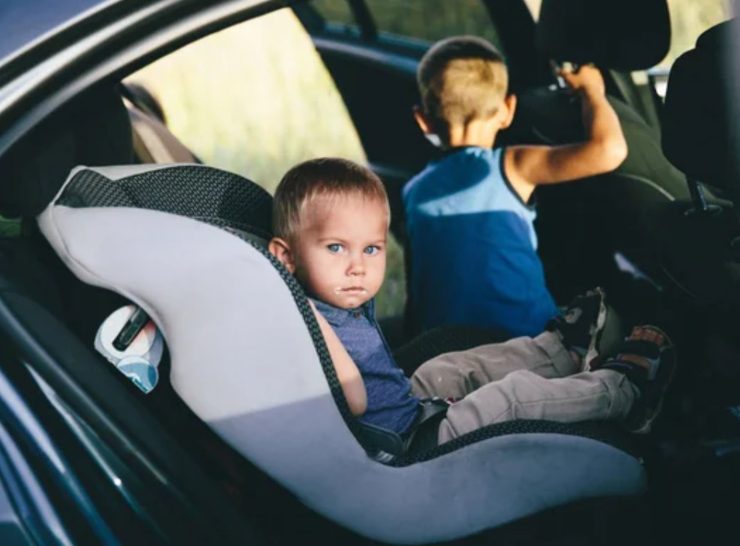 Bambini in auto (Depositphotos foto) - www.vehiclecue.it
