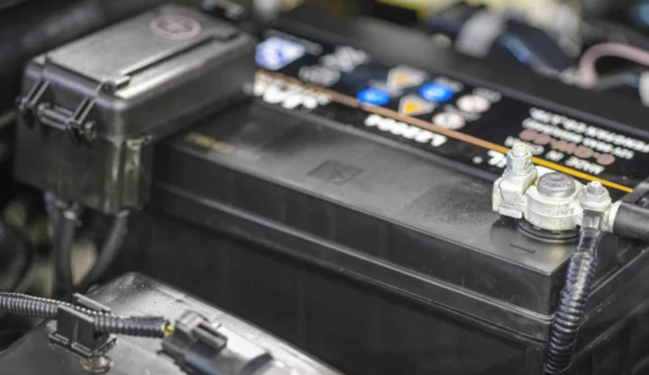 Batteria auto elettrica (Depositphotos foto) - www.vehiclecue.it