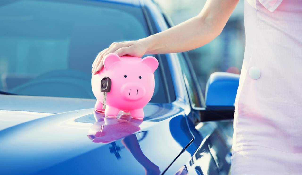 Risparmio sul bollo auto (Depositphotos foto) - www.vehiclecue.it