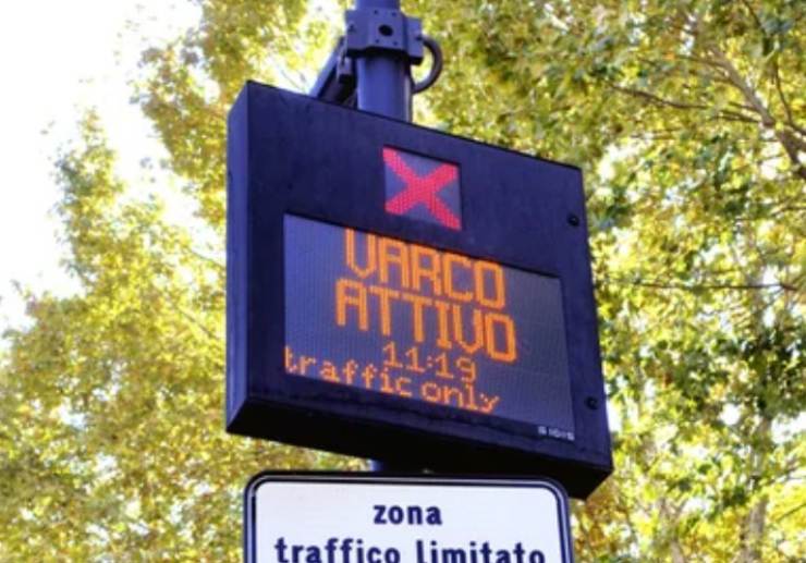 Varco attivo (Depositphotos foto) - www.vehiclecue.it