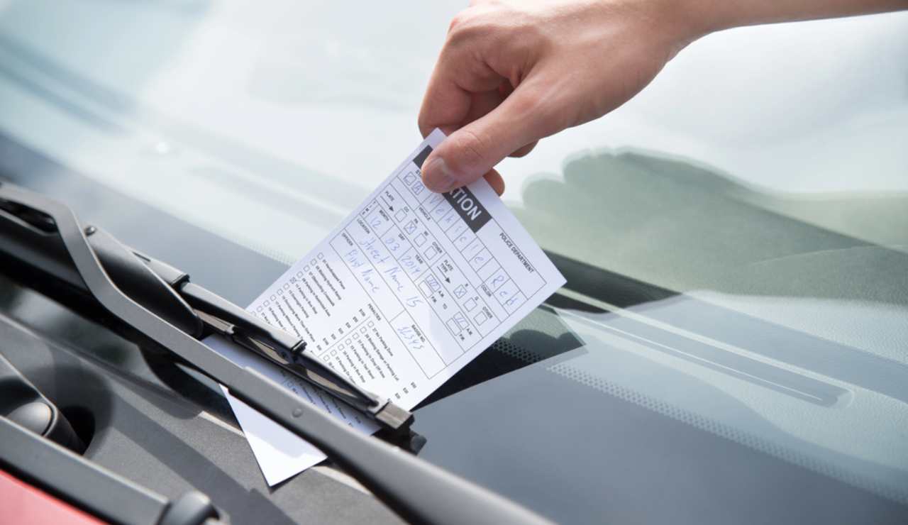 Multa (Depositphotos foto) - www.vehiclecue.it