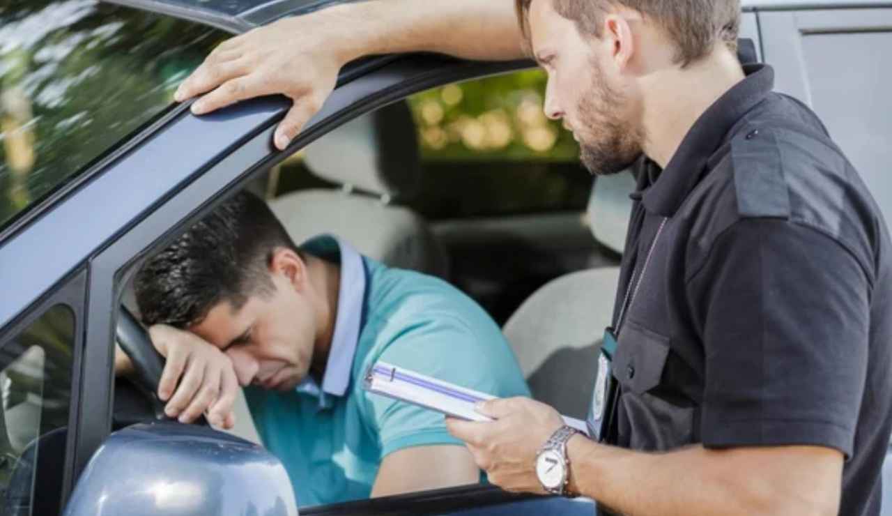 Multa al posto di blocco (Depositphotos foto) - www.vehiclecue.it