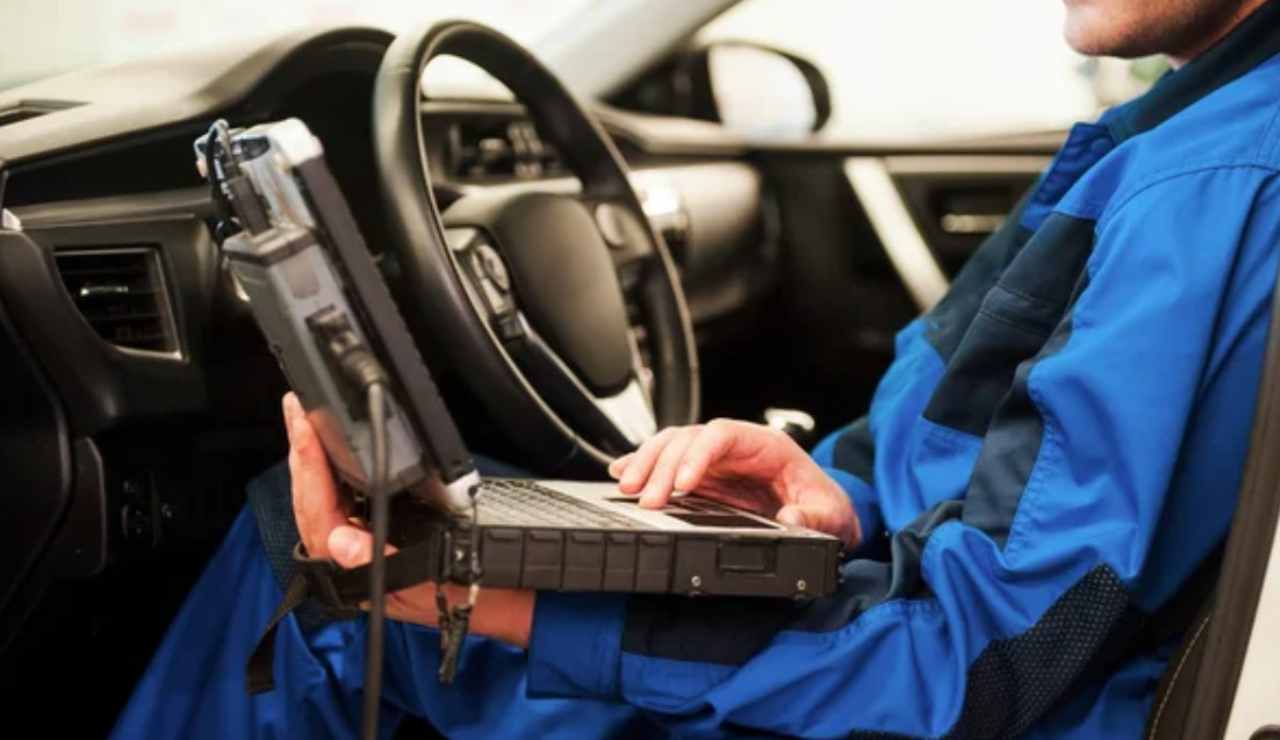 Revisione auto (Depositphotos foto) - www.vehiclecue.it