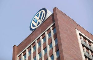 Volkswagen nuovo logo e ID.3, l'auto elettrica.