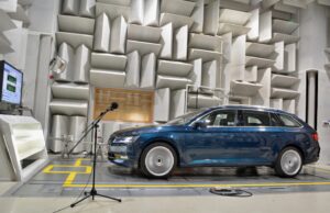 Skoda: come possono proteggere i pedoni le auto elettriche? (VIDEO)