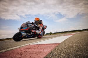 BMW M 1000 RR 2023: aumenta la velocità massima e migliora l'aerodinamica