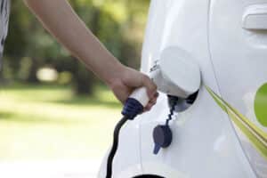 Salvini: "Le auto elettriche sono una fesseria dell'Europa". Ma è davvero così?