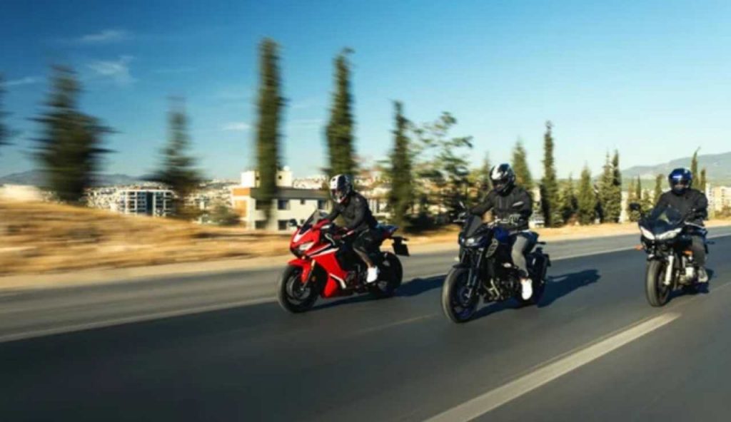 Motociclisti in strada (Depositphotos foto)