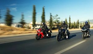Motociclisti in strada (Depositphotos foto)