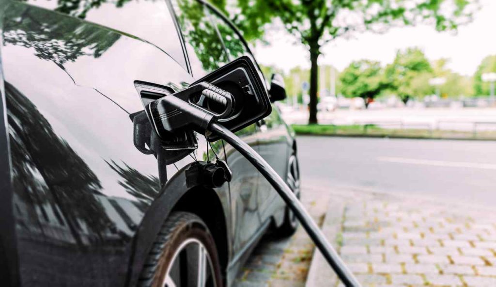 Ricarica elettrica dal marciapiede