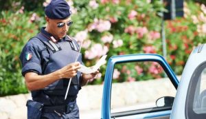 Codice della strada porta aperta furto multa