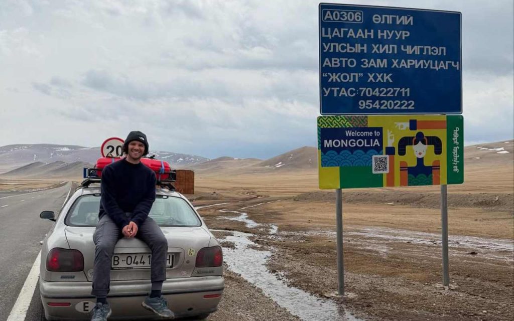 La Fiat Marea di Falbio Belnome/Volata di Peluca nella frontiera tra Russia e Mongolia (