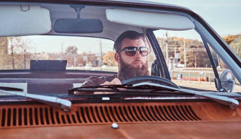 Uomo al volante
