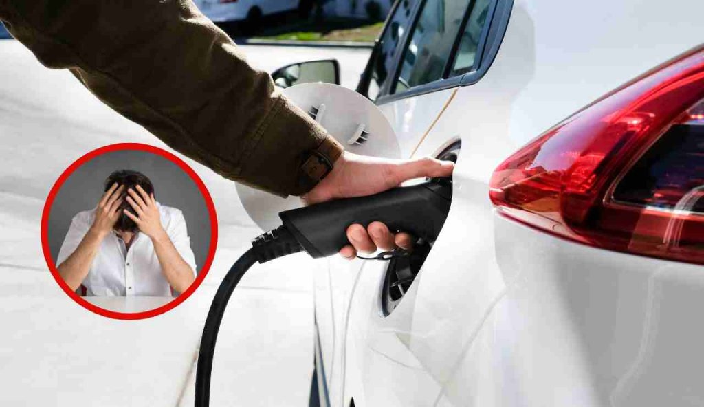 Auto elettrica uomo disperato