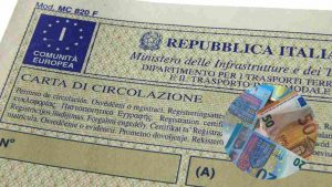 Carta di circolazione e soldi