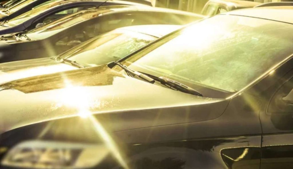 Auto al sole (Depositphotos foto) - www.vehiclecue.it