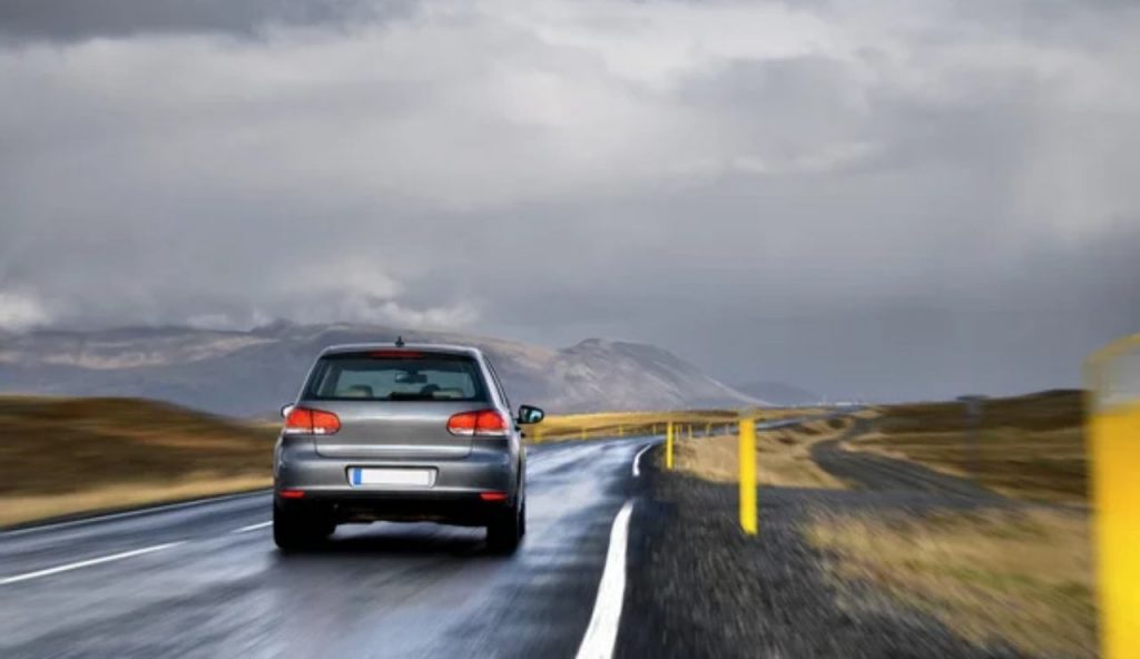 Automobile su strada