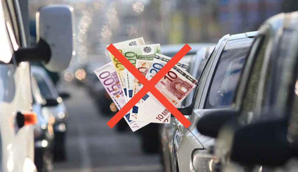 Traffico e soldi (Depositphotos foto) - www.vehiclecue.it