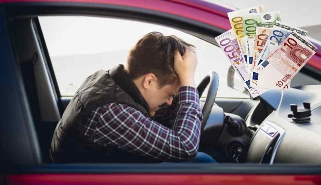 Uomo triste alla guida (Depositphotos foto) - www.vehiclecue.it