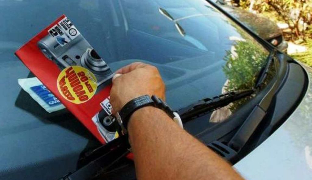 Volantino sull'auto