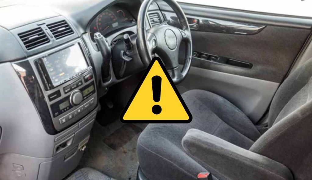Abitacolo di un'auto usata (Depositphotos foto) - www.vehiclecue.it