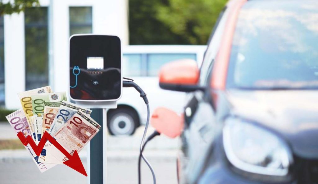 Auto elettrica e valore (Pixabay foto) - www.vehiclecue.it