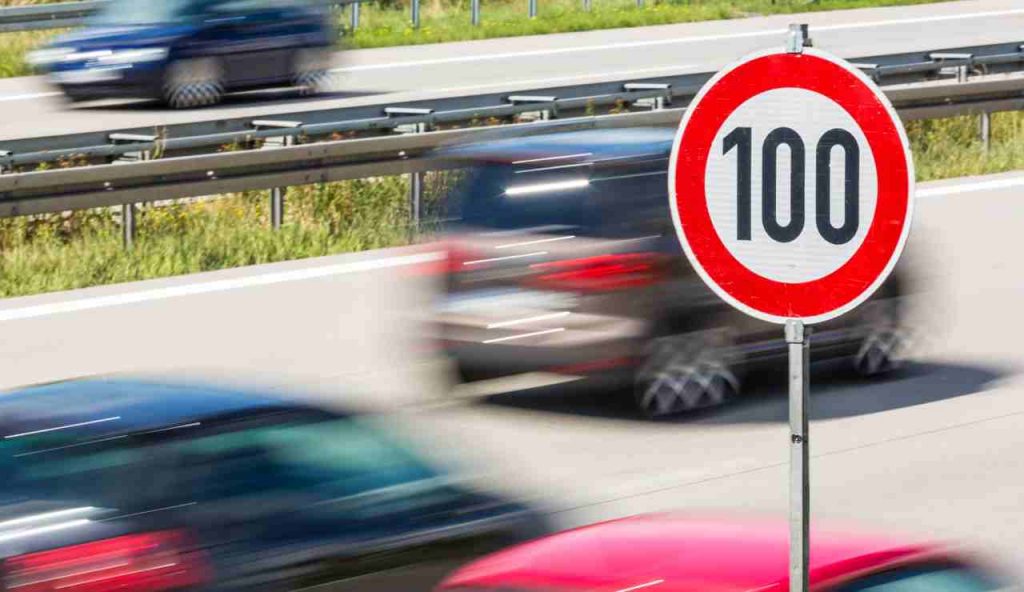 Limite di velocità auto
