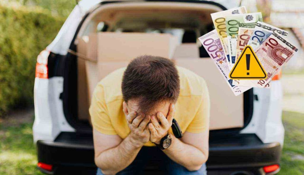Uomo disperato e multe (Pexels foto) - www.vehiclecue.it
