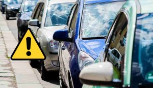 Auto parcheggiate e pericoli (Pixabay foto) - www.vehiclecue.it