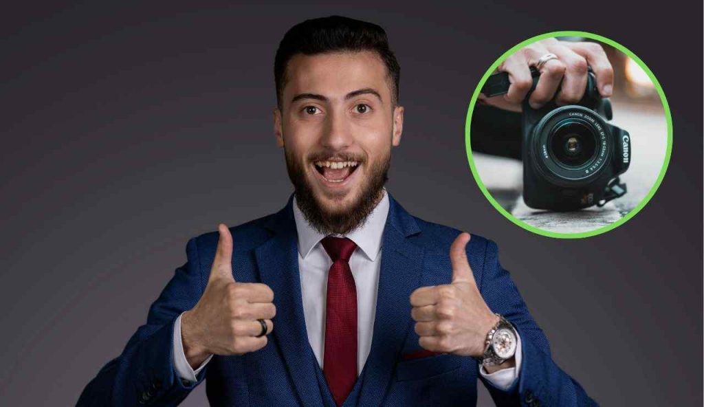 Uomo felice macchina fotografica