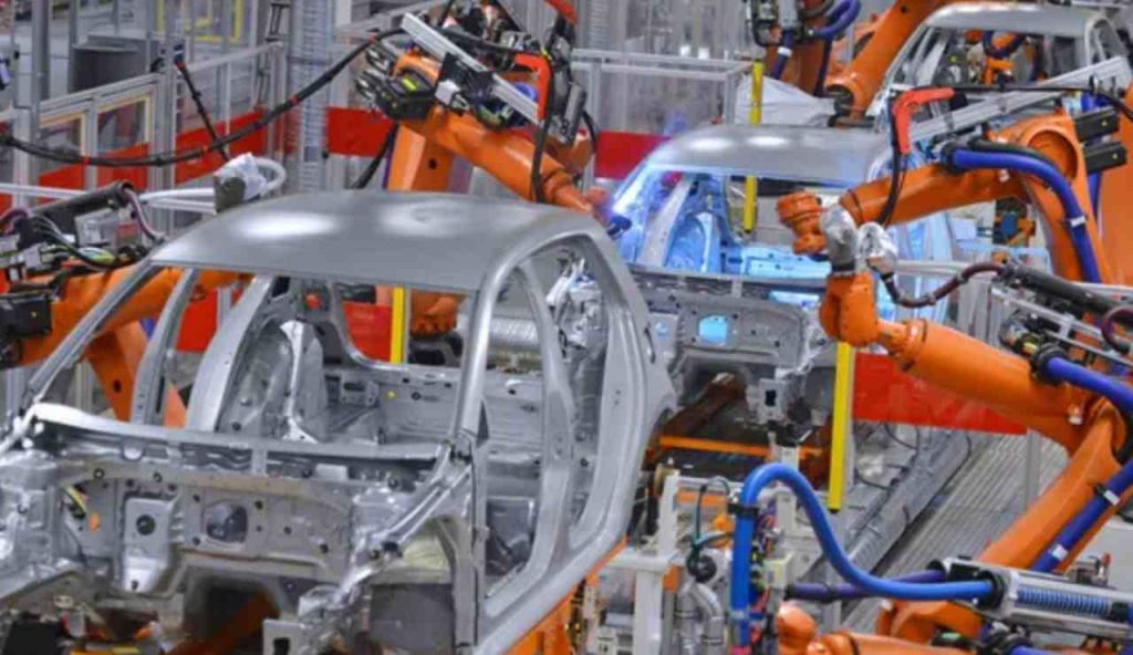 Fabbrica auto (Depositphotos foto) - www.vehiclecue.it