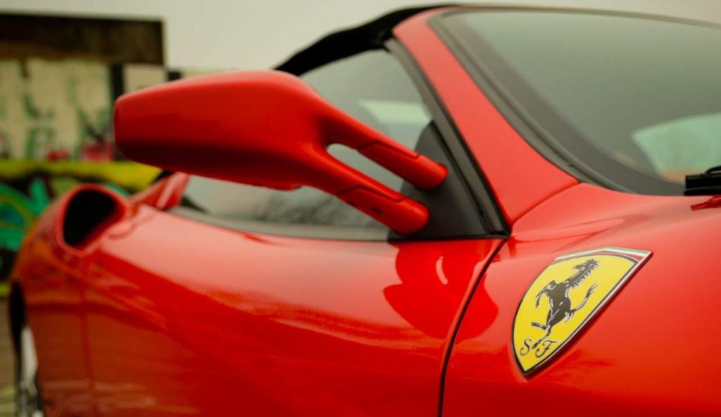 Illustrazione di una Ferrari (Canva FOTO) - vehiclecue.it