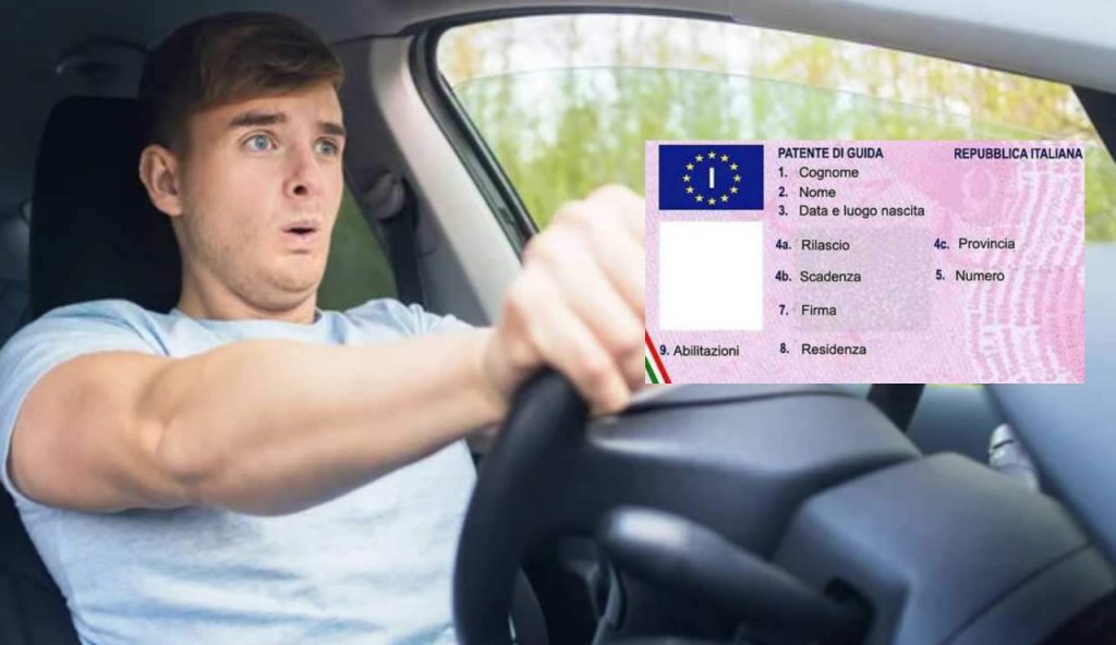 Ragazzo alla guida e patente (Depositphotos foto) - www.vehiclecue.it