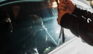 Rapido furto d'auto (Depositphotos foto) - www.vehiclecue.it