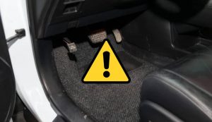 Tappetino e pericoli (Depositphotos foto) - www.vehiclecue.it