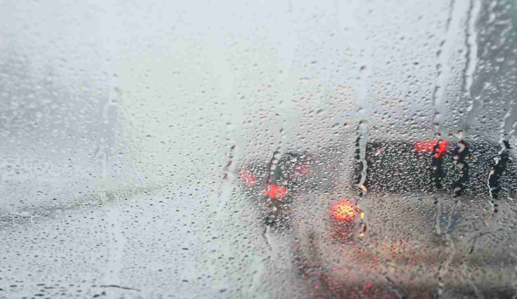 Vetro bagnato e appannato (Depositphotos foto) - www.vehiclecue.it