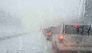 Vetro bagnato e appannato (Depositphotos foto) - www.vehiclecue.it