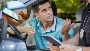 Discussione al posto di blocco (Depositphotos foto) - www.vehiclecue.it